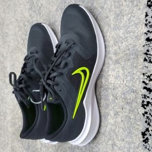 New Nike Downshifter 11 4.5Youth